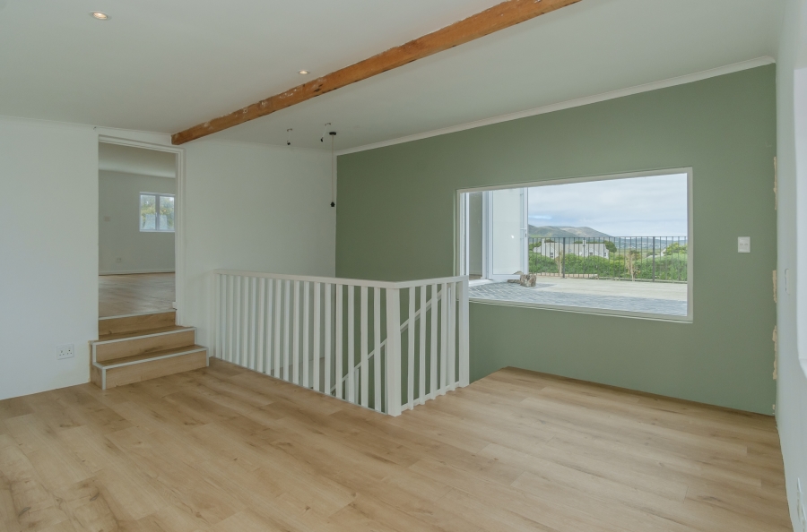 6 Bedroom Property for Sale in Meadowsteads Western Cape